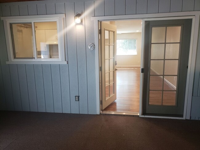 Building Photo - Updated Home in Old Town Auburn