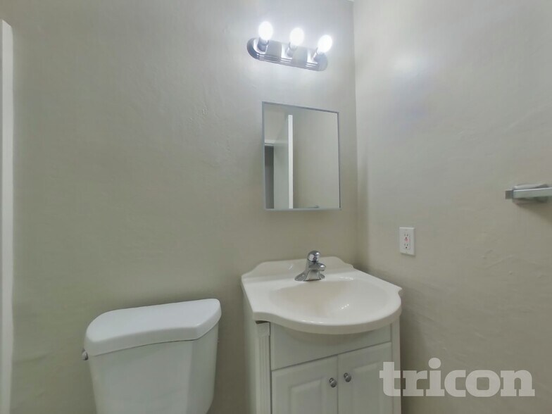 Building Photo - 516 Asbury Ln