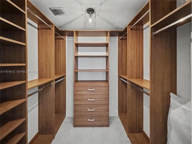 Building Photo - 475 Brickell Ave