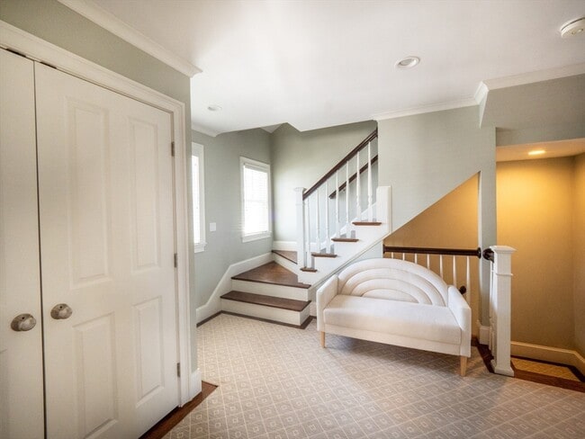 Building Photo - 38 Troy Ln