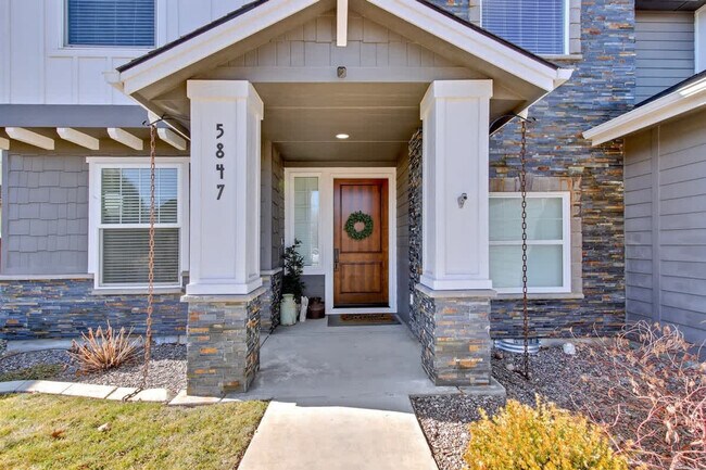 Building Photo - 5847 Pinery Cyn Ave N