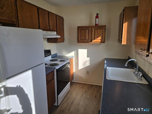 Building Photo - 841 Woodtick Rd