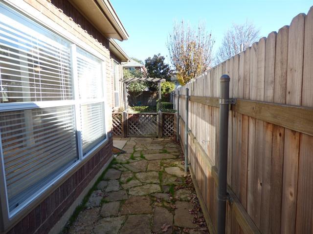 Building Photo - 1732 Meyerwood Ln S