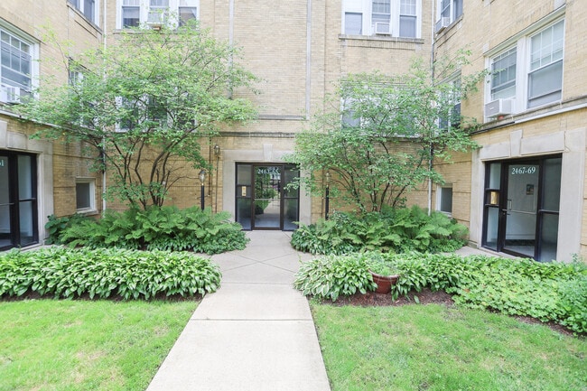 Primary Photo - 2465 W Gunnison St