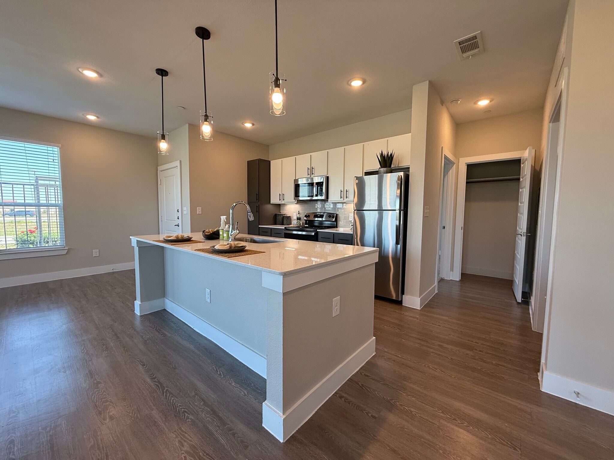 Building Photo - 3144 Gorge Way