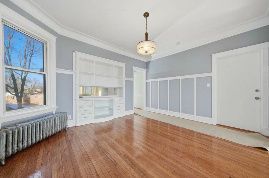 Building Photo - 7442 S Langley Ave