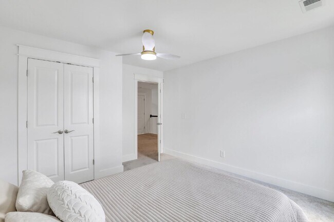 Building Photo - "Lagoon view in Lawton Station - Spacious ...