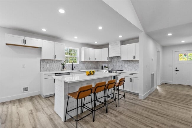 Building Photo - 4131 Porter Ave