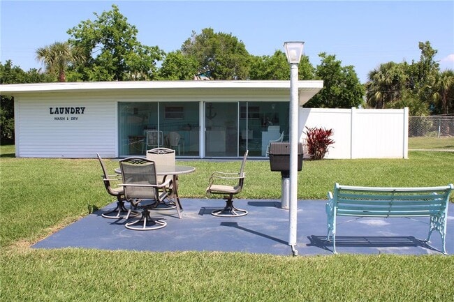 Building Photo - 5062 Live Oak Cir