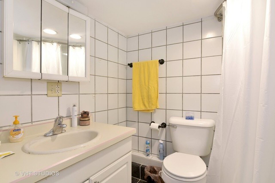 Building Photo - 5600 N Marmora Ave