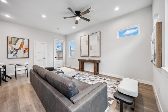 Building Photo - 303 Charlock St