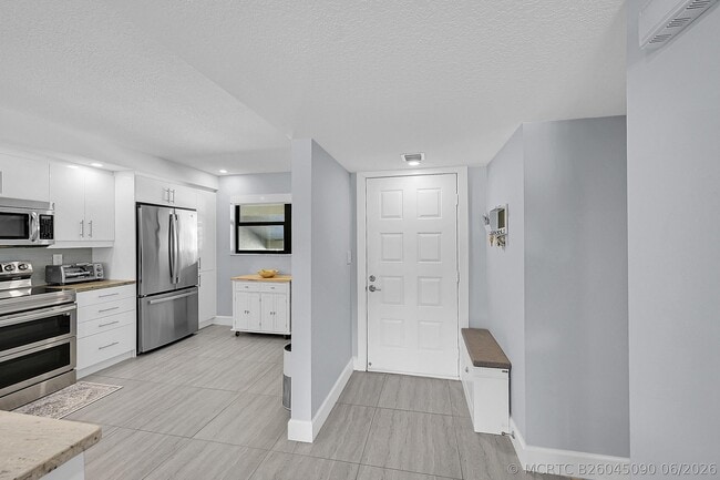 Building Photo - 12870 Briarlake Dr