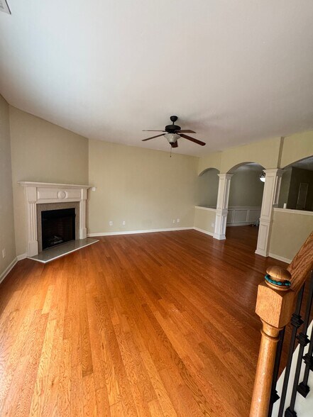 Building Photo - 6215 Elmshorn Way