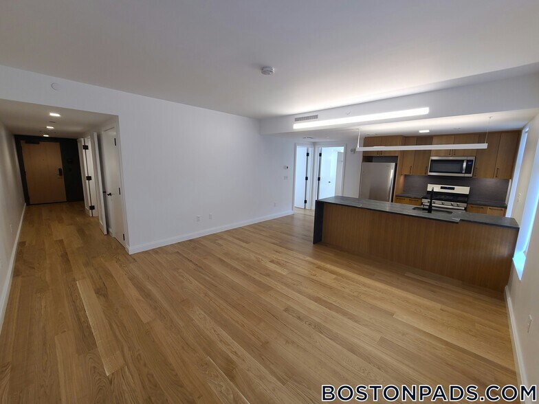 Building Photo - 83 Gardner St