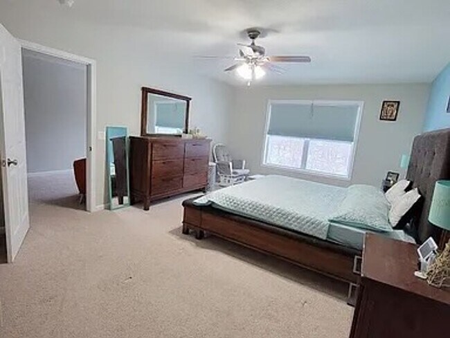 Building Photo - Executive Living at Its Finest — Okemos, MI