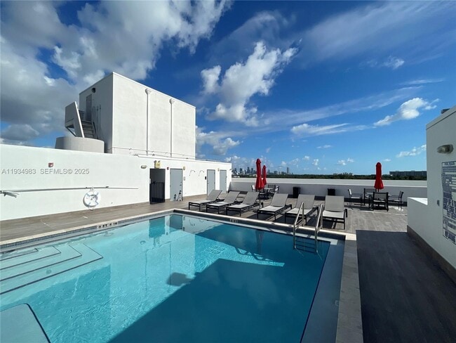 Building Photo - 2740 SW 28th Terrace