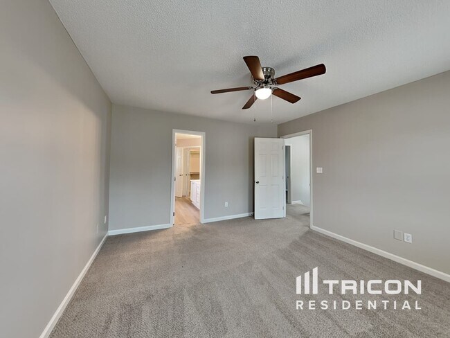 Building Photo - 561 Yellow Berry Run