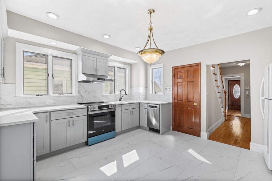 Building Photo - 1 Oak Grove Ct