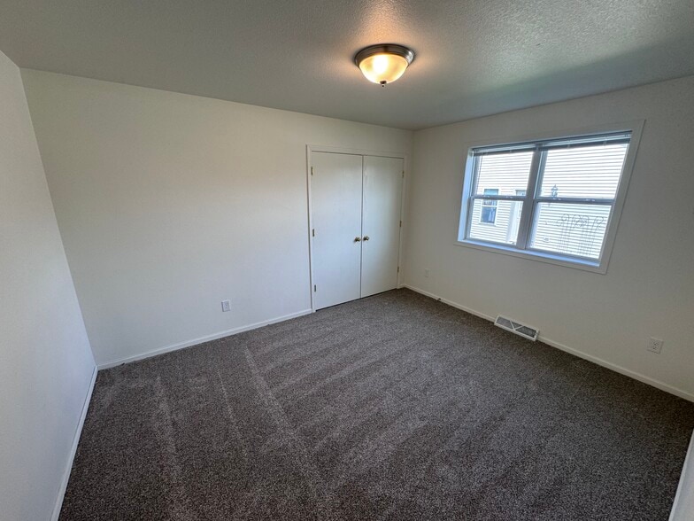 Building Photo - 629 E Pine St