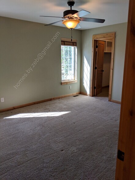 Building Photo - 983 New Holland Dr