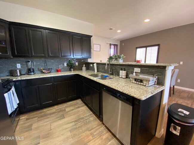 Building Photo - 7013 Long Meadow Dr