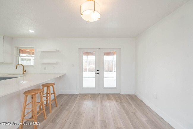 Building Photo - 790 Palm Dr