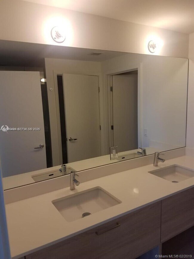Building Photo - 16385 Biscayne Blvd