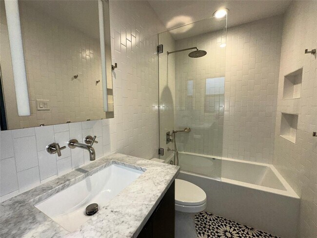Building Photo - 4711 Fairview Dr