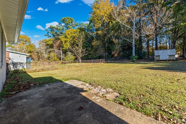 Building Photo - Newly renovated, adorable 3-bedroom, 1-bat...