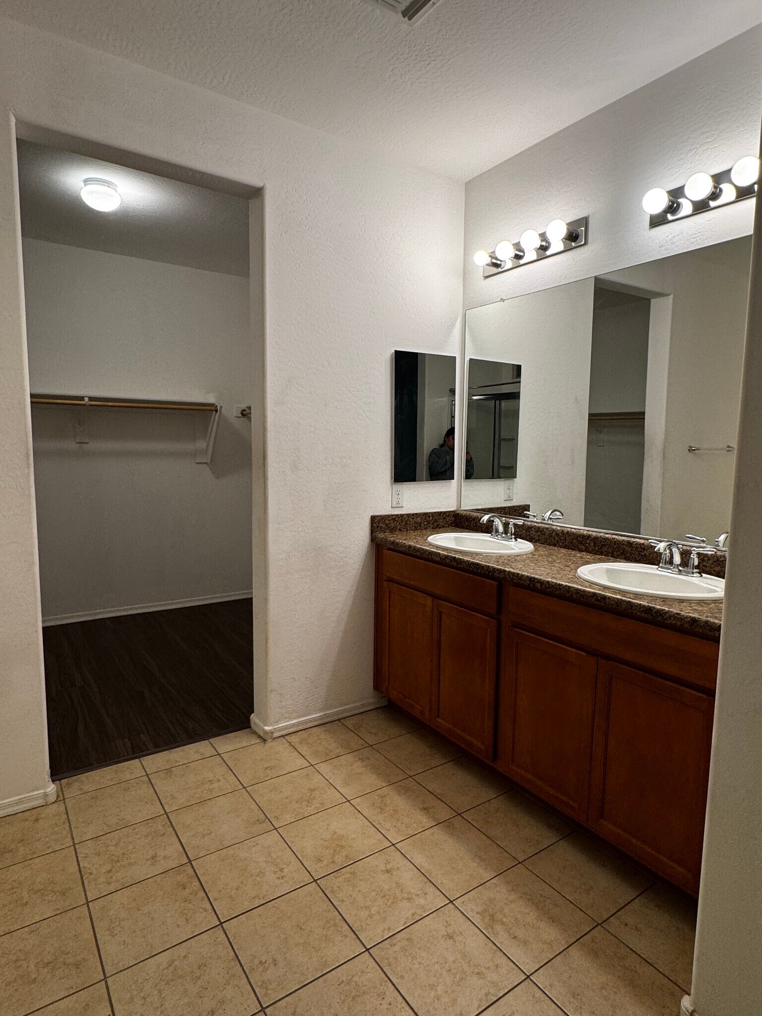 Building Photo - 7136 W Palo Verde Dr