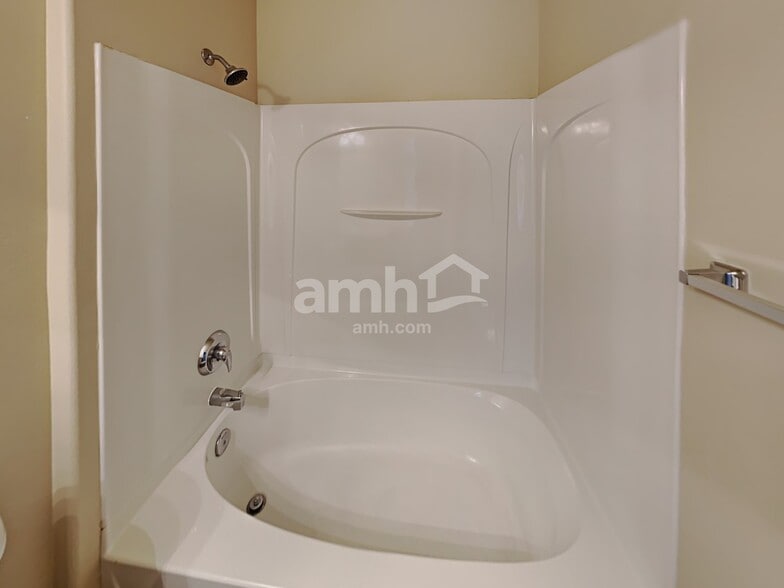 Building Photo - 4452 Heritage Dr