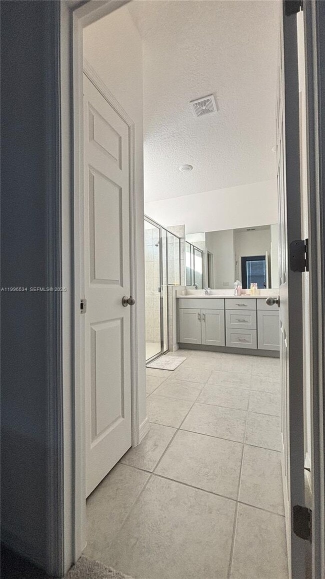 Building Photo - 219 Bottle Brush Dr