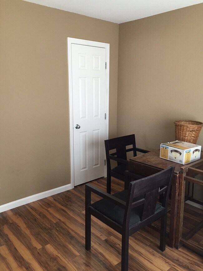 Building Photo - 557 Loch Lomond Way