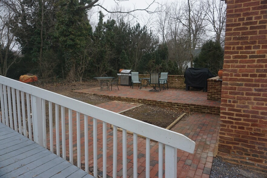 Patio - 117 S Church St