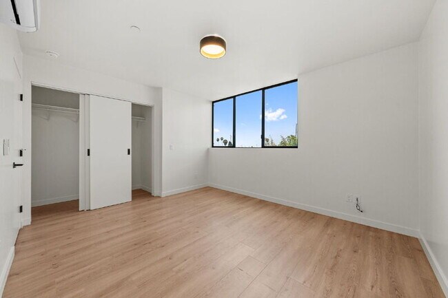Building Photo - 2664 L St