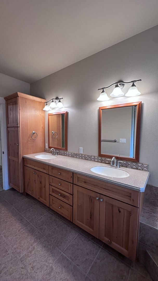 Building Photo - Sign your lease by December 31st and enjoy a $1,000 rent discount applied at move-in!