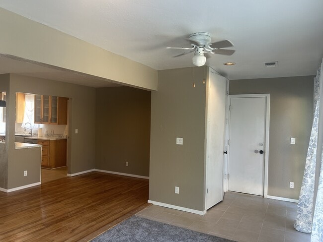 Building Photo - 137 Las Flores Ave