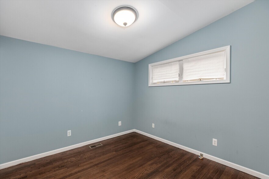 Building Photo - 854 Brooklawn Dr