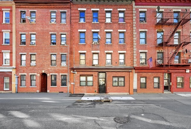 Building Photo - 158 Willow St