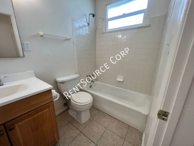 Building Photo - 1 Bedroom Single Story Condo for Rent in P...