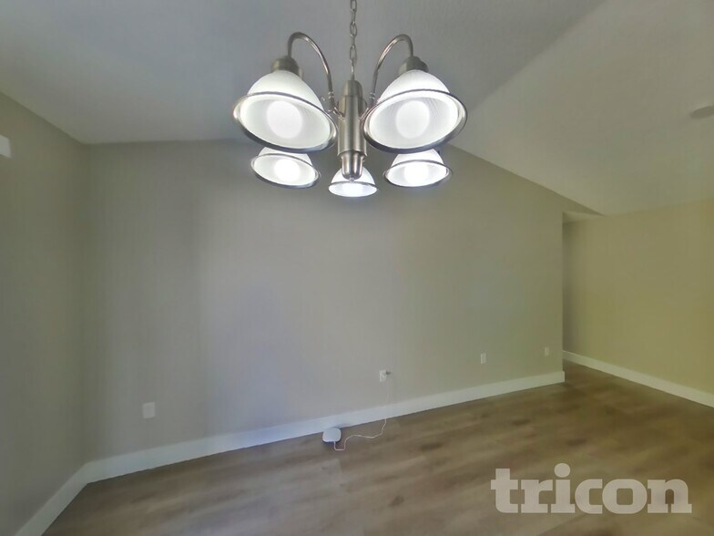 Building Photo - 6623 Freeport Dr