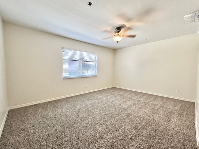 Building Photo - Luxurious 2 Bd 2 Ba Condo in Biltmore!