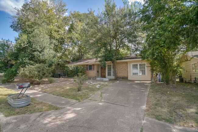 Building Photo - 509 Treys Way