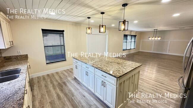 Building Photo - 1040 Elderberry Dr