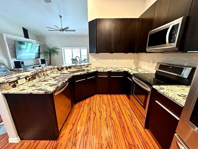 Building Photo - Luxury Updated Pool-Style Retreat on Quiet Cul-de-Sac