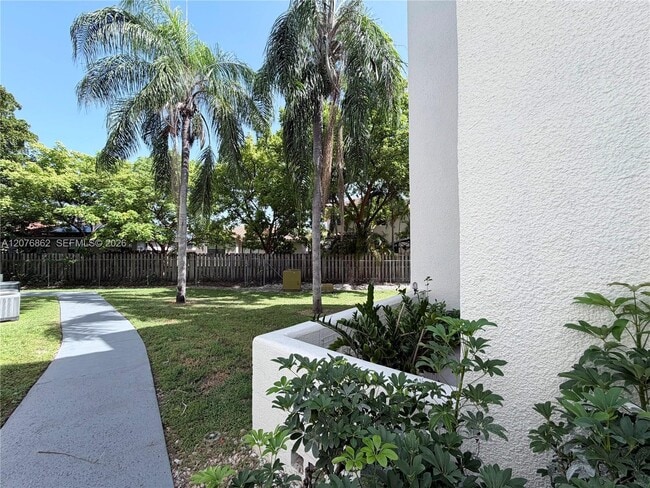 Building Photo - 9731 Fontainebleau Blvd