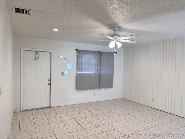 Building Photo - 5650 SW 26th St