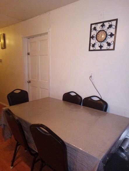 Building Photo - 29 Troy Ave