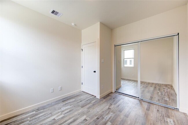 Building Photo - 13102 Honey Suckle Ridge Ln