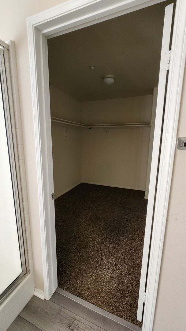 Building Photo - MOVE IN READY!!